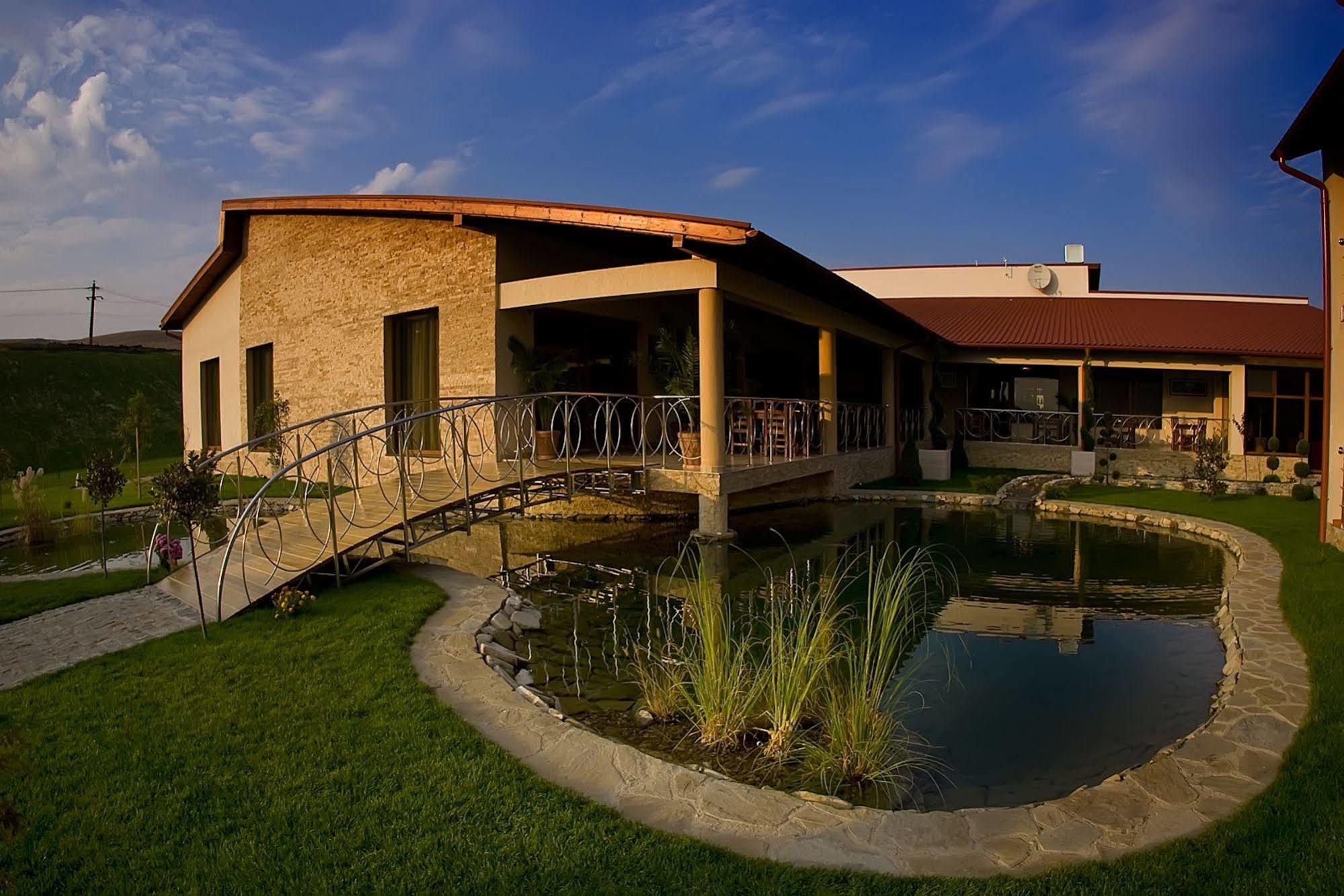 Hotel Astoria Alba Iulia Exterior photo