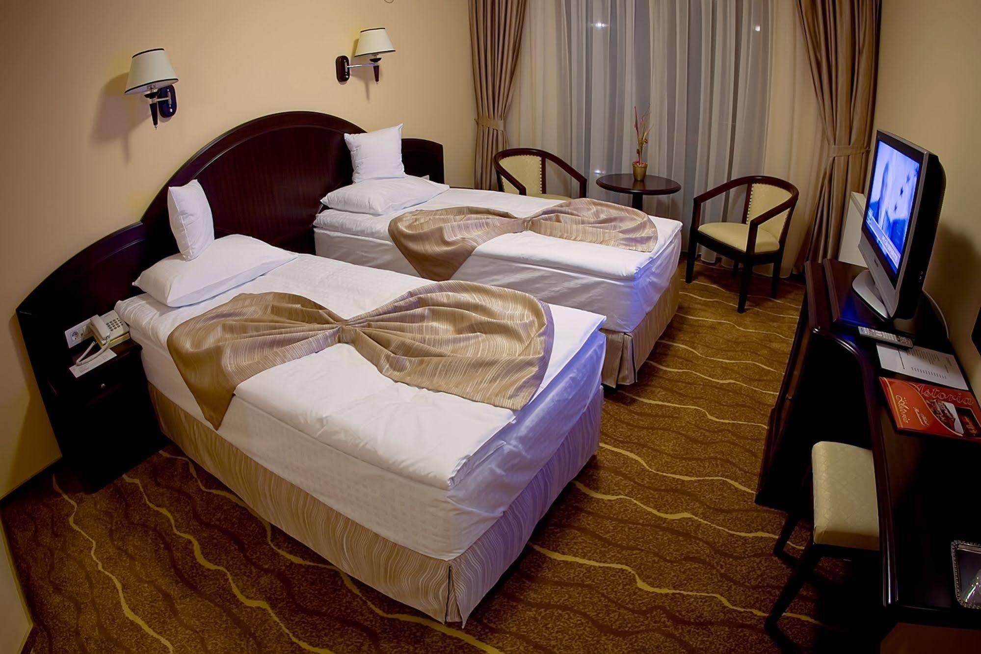 Hotel Astoria Alba Iulia Exterior photo